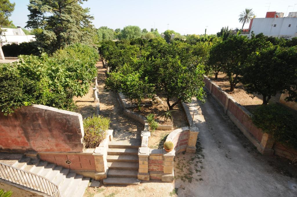 Palazzo Leuzzi B&B Galatone Exterior photo