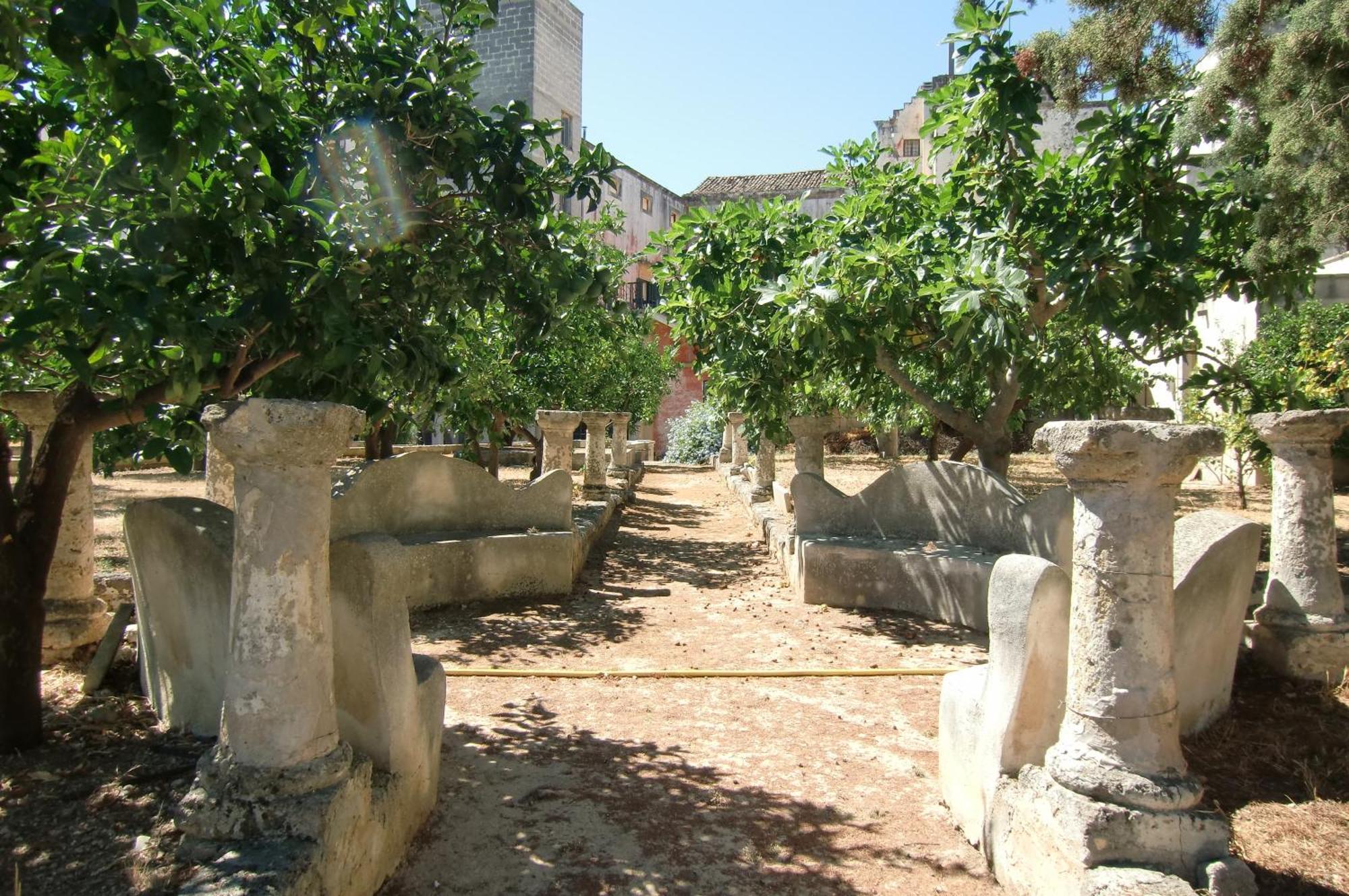 Palazzo Leuzzi B&B Galatone Exterior photo