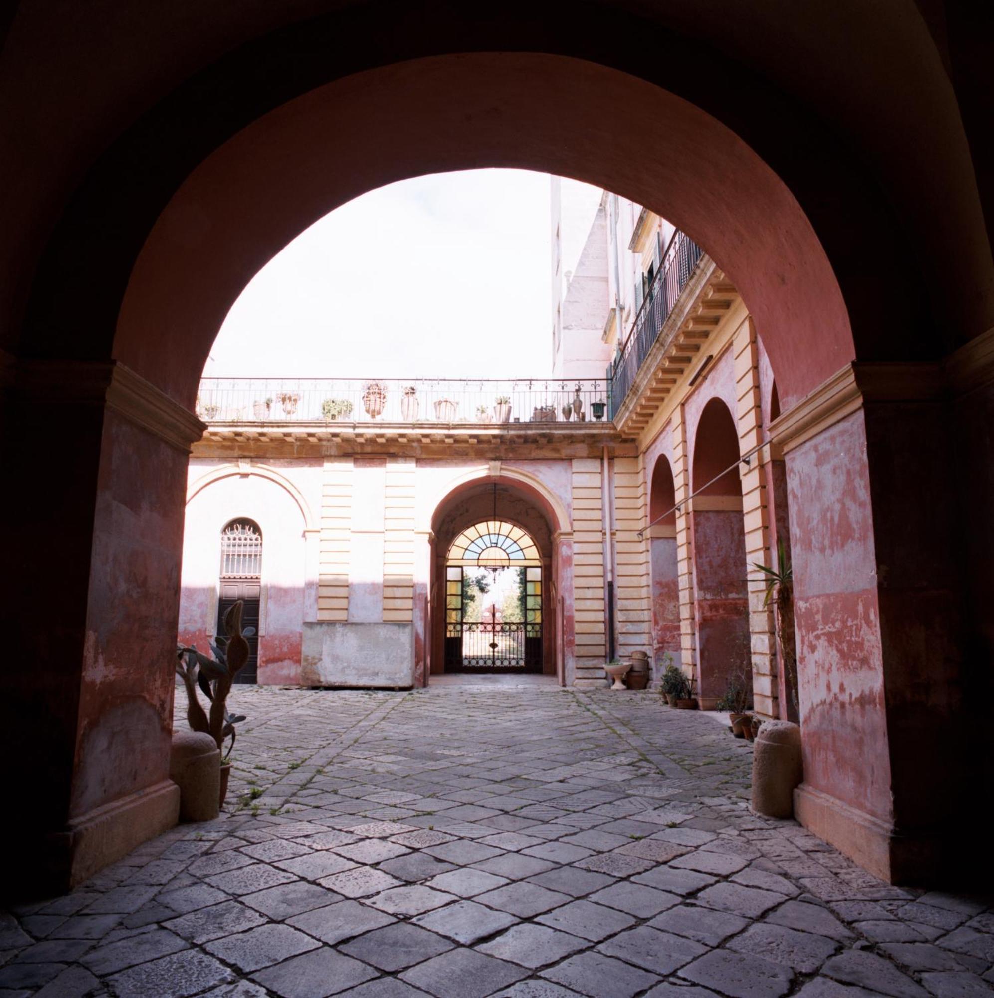 Palazzo Leuzzi B&B Galatone Exterior photo